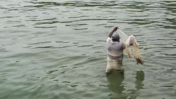 Des Pêcheurs Traversent Filet Pêche Dans Une Rivière Negombo Côte — Video