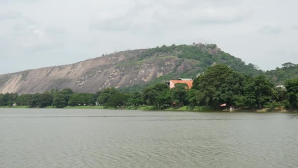 Lago Com Montanha Distrito Anuradhapura Sri Lanka — Vídeo de Stock