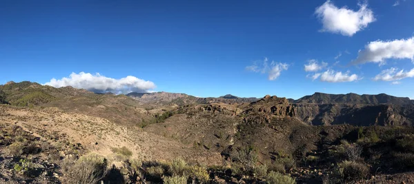 Gran Canaria 'daki Las Ninas Barajı çevresindeki panoramik manzara