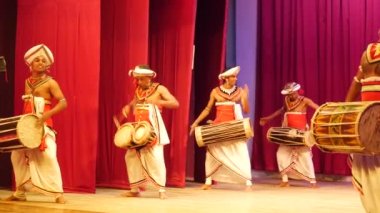 Davul orkestrası Kandyan Dansçıları Sri Lanka