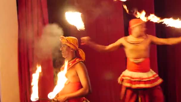 Gini Sisila Firedance Kandyan Dancers Srí Lanka — Stock video