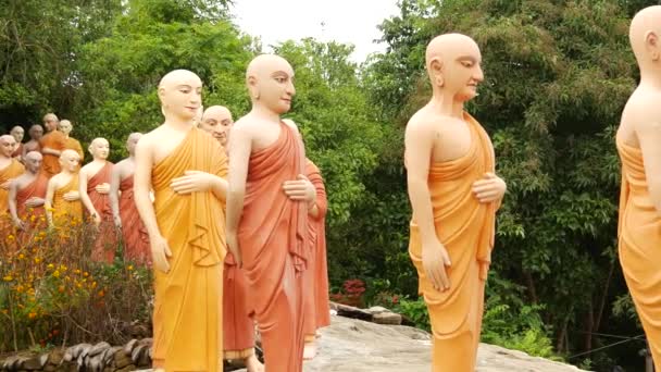 Staty Nära Världens Högsta Gående Buddha Staty Vid Ranawana Temple — Stockvideo