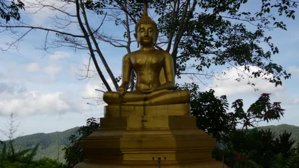 Χρυσό Άγαλμα Βούδα Ένα Ναό Στο Ban Χωριό Lawa Βόρεια — Αρχείο Βίντεο