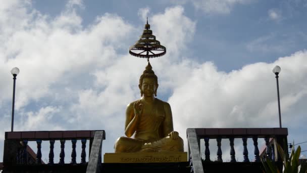 Arany Buddha Szobor Egy Templomban Ban Lawa Village Észak Thaiföld — Stock videók