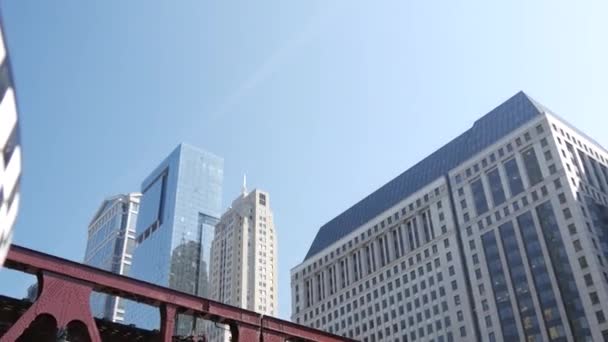 从芝加哥河看摩天大楼 — 图库视频影像