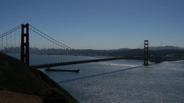 Zeitraffer Von Frachtschiff Unter Der Golden Gate Bridge San Francisco — Stockvideo