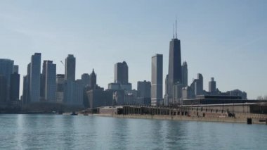 John Hancock Merkezi ve Chicago gökdelenleri donanma iskelesinden