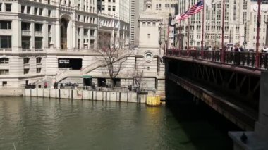 Chicago nehrinde sürat teknesi