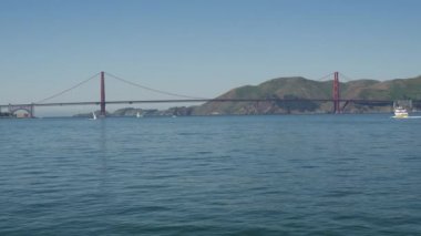 San Francisco 'da feribotu olan Golden Gate Köprüsü