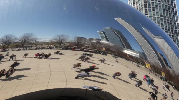 Zbliżenie Cloud Gate Fasola Chicago — Wideo stockowe