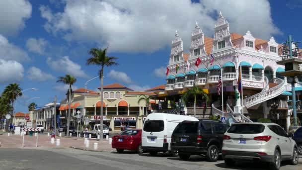 Πολύχρωμο Εμπορικό Κέντρο Royal Plaza Στο Oranjestad Αρούμπα — Αρχείο Βίντεο