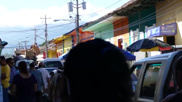 Escena Callejera Llena Gente Granada Nicaragua Con Coches Camión Basura — Vídeos de Stock