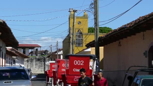 Лошади Кареты Едут Улицам Гранады Никарагуа — стоковое видео