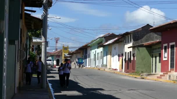 Estudiantes Caminando Por Las Calles Granada Nicaragua — Vídeo de stock