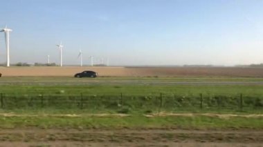 Hollanda 'dan geçerken trenden görünüm