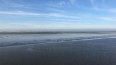 Hollanda, Friesland 'daki Wadden Denizi' ne yelken açmak.