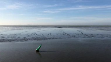 Hollanda, Friesland 'daki Wadden Denizi' ne yelken açmak.