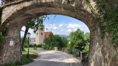 Maria Himmelfahrt, Heiliger Augustinus, Salzburg, Avusturya 'daki Heiliger Alexius von Rom Kilisesi' ne doğru yürüyoruz.