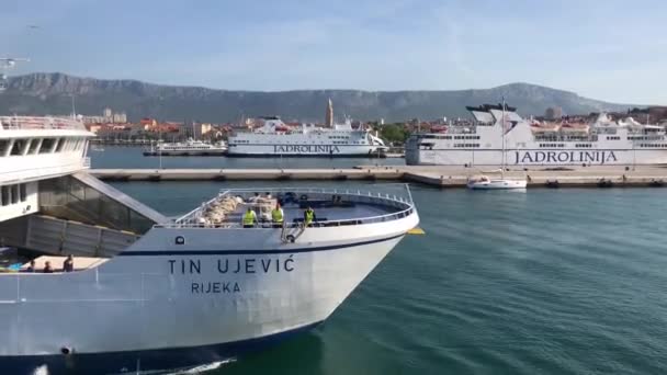 Prom Przypływający Portu Split Chorwacja — Wideo stockowe
