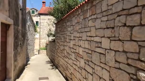 Klippiga Kusten Runt Staden Sutivan Bra Kroatien — Stockvideo