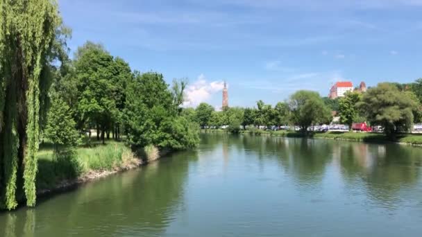 Río Isar Con Iglesia San Martín Fondo Landshut Alemania — Vídeo de stock