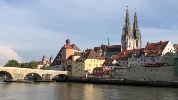 Ponte Pedra Sobre Rio Danúbio Regensburg Alemanha — Vídeo de Stock