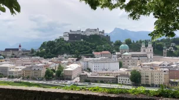 Kilátás Kapuzinerberg Dombra Salzach Folyó Keleti Partján Salzburgban Ausztriában — Stock videók