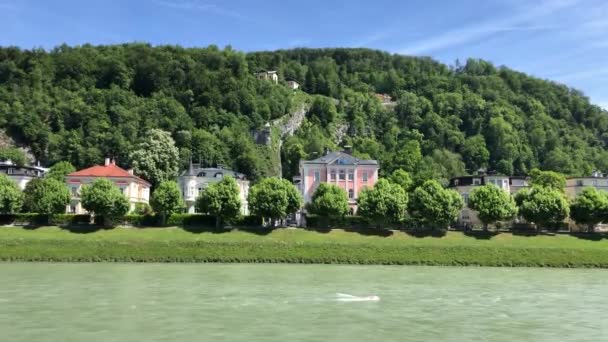 オーストリアのザルツブルク州のザルツブルグ川の流れ — ストック動画