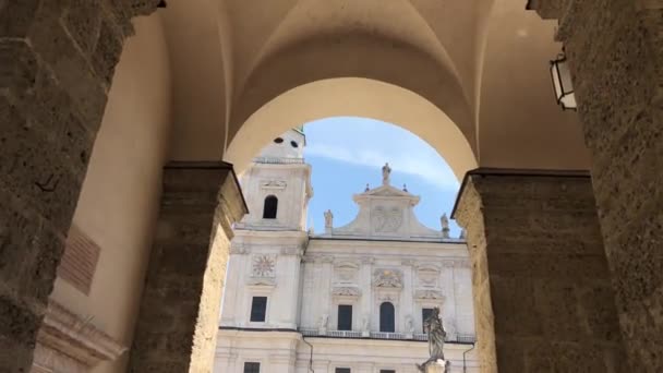 Caminhando Direção Catedral Salzburgo Salzburgo Áustria — Vídeo de Stock