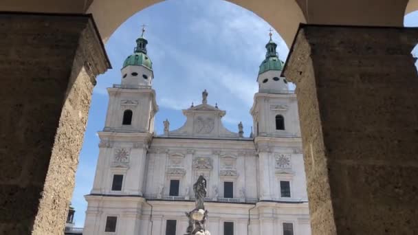 Avusturya Salzburg Daki Salzburg Katedrali Doğru Yürüyorum — Stok video