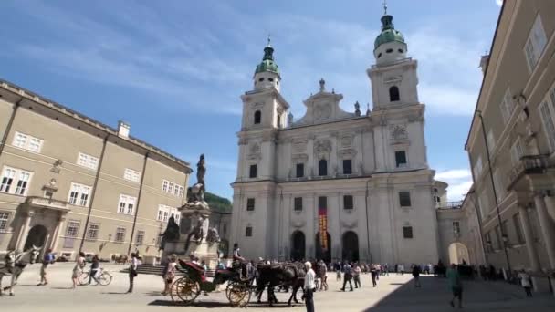Caballo Carruaje Frente Catedral Salzburgo Salzburgo Austria — Vídeos de Stock