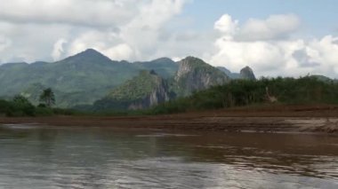 Mekong nehrinin dağ manzarası, Laos