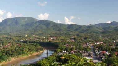Phou Si dağından Luang Prabang şehri manzarası