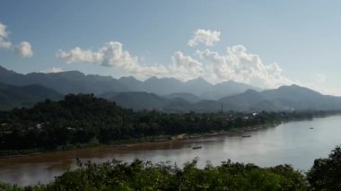 Luang Prabang ve Mekong Nehri manzarası, Laos