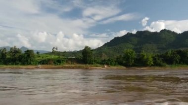 Mekong nehrinin dağ manzarası, Laos