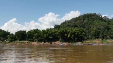 Luang Prabang 'daki mekong nehri, Laos