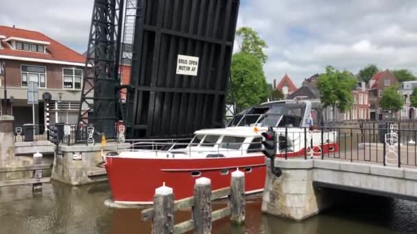 Puente Abierto Para Barco Canal Alrededor Sneek Frisia Países Bajos — Vídeo de stock