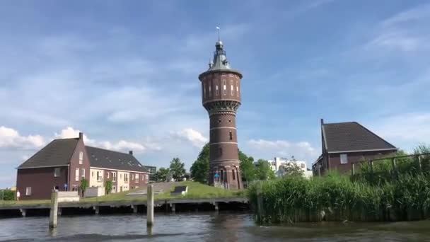 经过荷兰弗里斯兰斯内克的水塔 — 图库视频影像