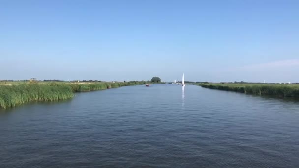 Ferry Cruzando Canal Frísia Países Baixos — Vídeo de Stock