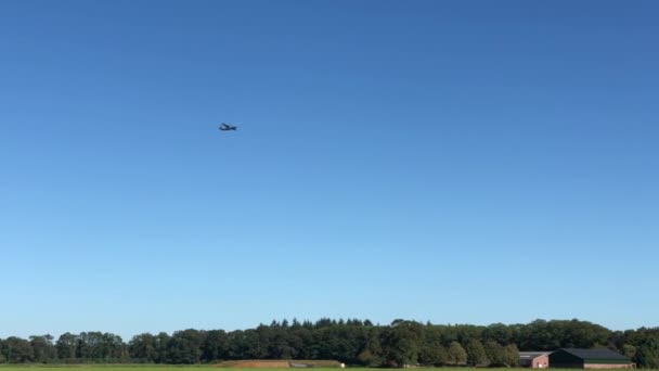 Ancien Avion Guerre Survolant Gueldre Aux Pays Bas — Video