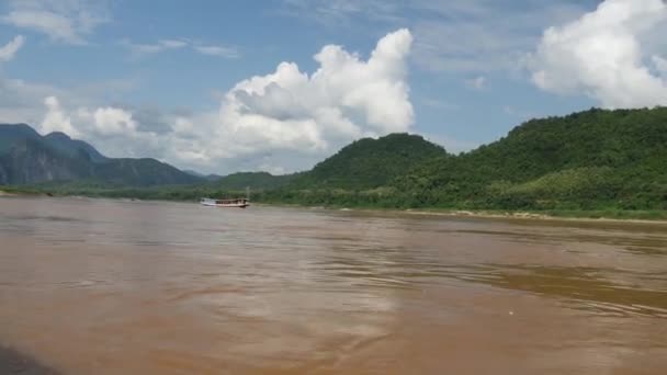 Довгохвостий Човен Біля Річки Меконг Лаос — стокове відео