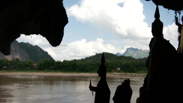 Silueta Estatuas Buda Las Cuevas Pak Laos — Vídeo de stock