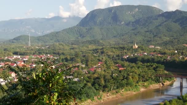 Pan Desde Monte Phou Vista Ciudad Luang Prabang — Vídeo de stock