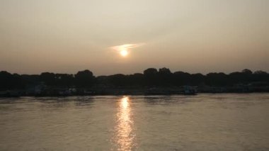 Ayeyarwady nehrinde gün doğumu, Myanmar, Burma