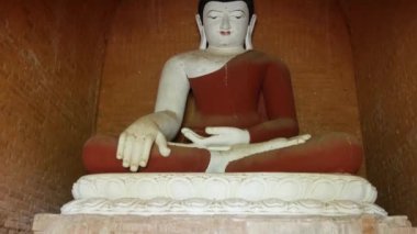 Bagan, Myanmar, Burma 'daki bir Buda heykelinden.