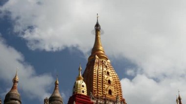Bagan, Myanmar, Burma 'daki Ananda Tapınağı' ndan.