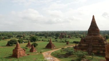 Bagan, Myanmar, Burma 'daki Mahazedi Pagoda' dan Pan.