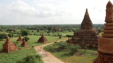 Bagan, Myanmar, Burma 'daki Mahazedi Pagoda' dan Pan.