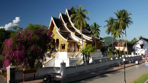 Luang Prabang Daki Haw Pha Bang Kraliyet Tapınağı — Stok video