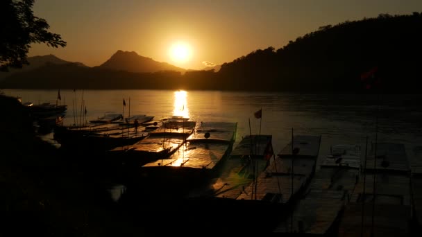 Zachód Słońca Nad Rzeką Mekong Luang Prabang Laos — Wideo stockowe